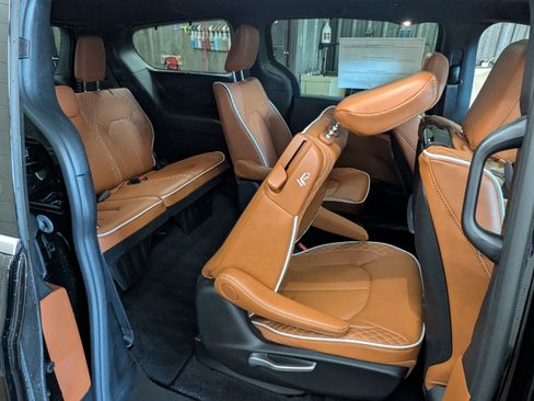 New 2026 Chrysler Pacifica Pinnacle AWD/4WD image 6