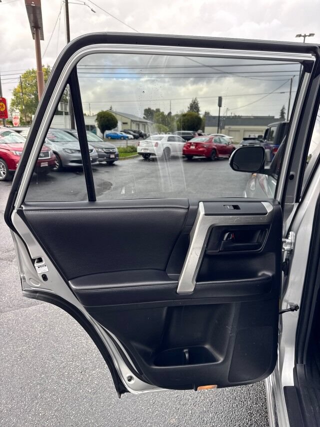 Used 2012 Toyota 4Runner Limited AWD/4WD image 10