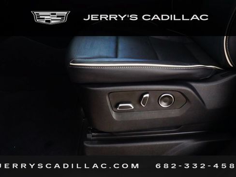 Used 2023 Cadillac Escalade Premium Luxury AWD/4WD image 21