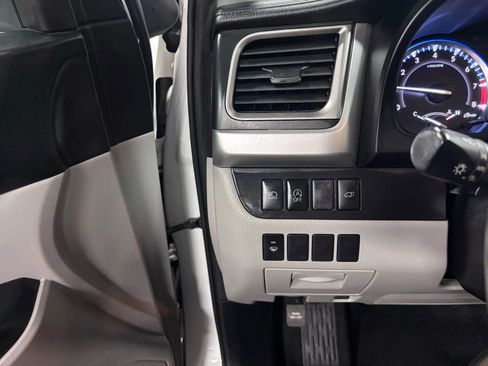 Used 2019 Toyota Highlander XLE image 26