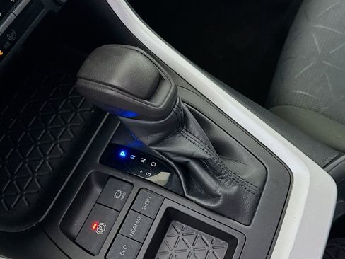 Used 2022 Toyota RAV4 XLE image 20