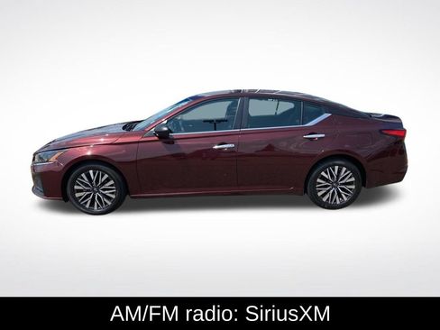 Used 2024 Nissan Altima 2.5 SV FWD image 4