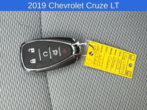 Used 2019 Chevrolet Cruze LT w/ Convenience Package FWD image 17