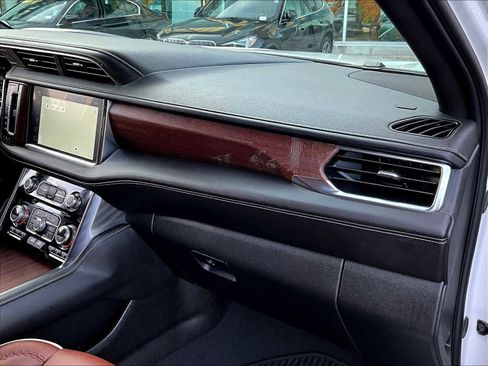 Used 2024 GMC Yukon Denali Ultimate image 13