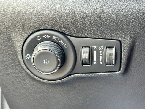 Used 2023 Jeep Compass Limited w/ Elite Group AWD/4WD image 33