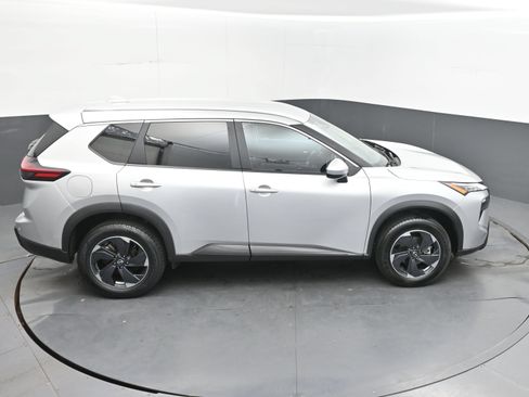 Used 2025 Nissan Rogue SV AWD/4WD image 38