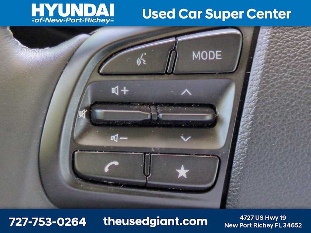 Certified 2025 Hyundai Venue SEL FWD image 25
