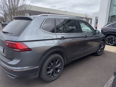 Certified 2022 Volkswagen Tiguan SE image 5