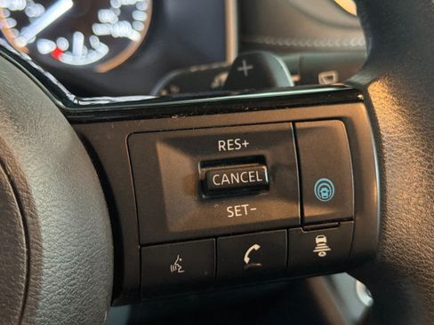 Used 2022 Nissan Rogue SV FWD image 26