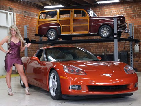 Used 2005 Chevrolet Corvette 2dr Cpe w/ Performance Handling Package image 1