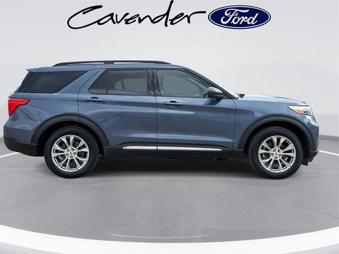 Used 2021 Ford Explorer XLT w/ Equipment Group 202A image 4