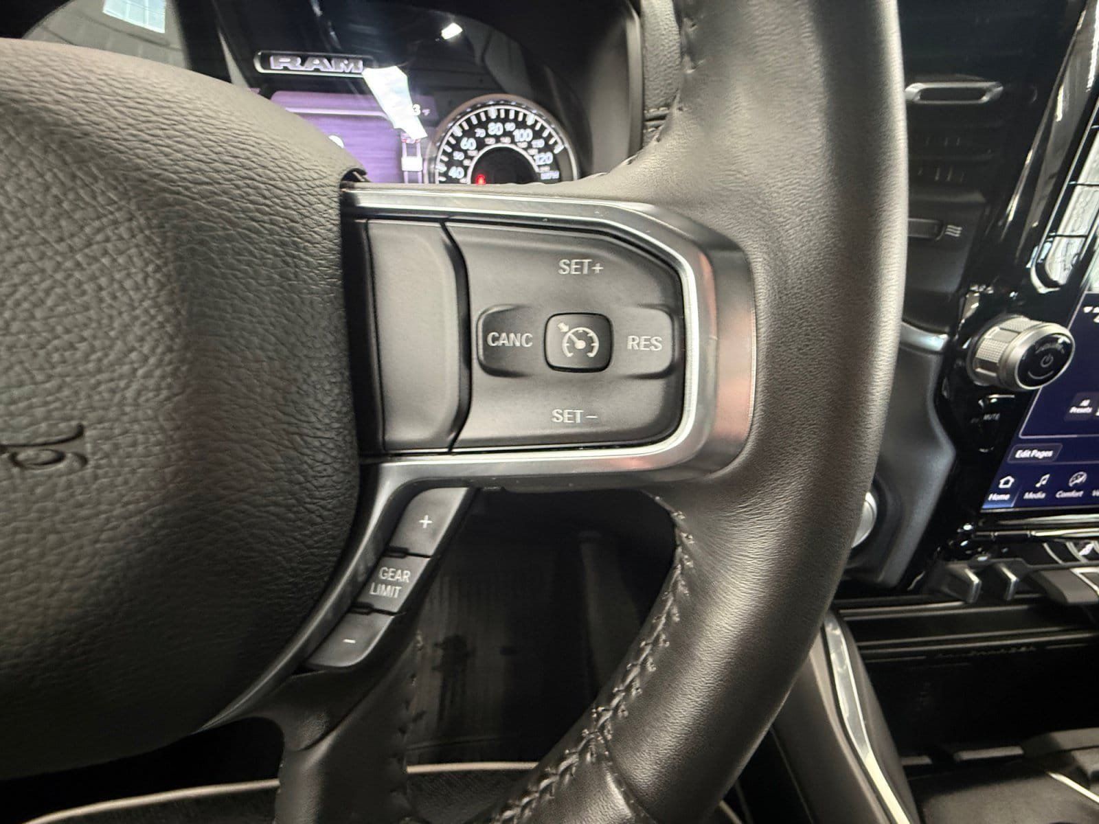 Used 2024 RAM 1500 Laramie AWD/4WD image 18