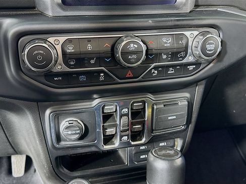 Used 2023 Jeep Wrangler Unlimited Sahara w/ Cold Weather Group AWD/4WD image 20