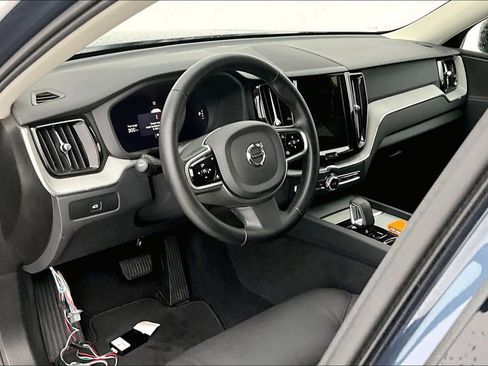 Certified 2025 Volvo XC60 B5 Plus image 17