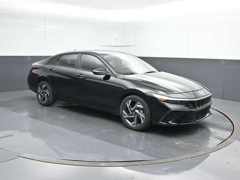 Certified 2025 Hyundai Elantra Sport FWD image 7