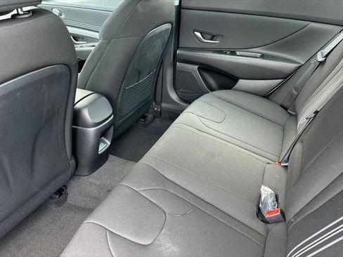 New 2025 Hyundai Elantra SEL image 9