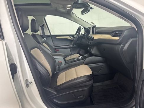 Certified 2022 Ford Escape Titanium w/ Titanium Elite Package image 4