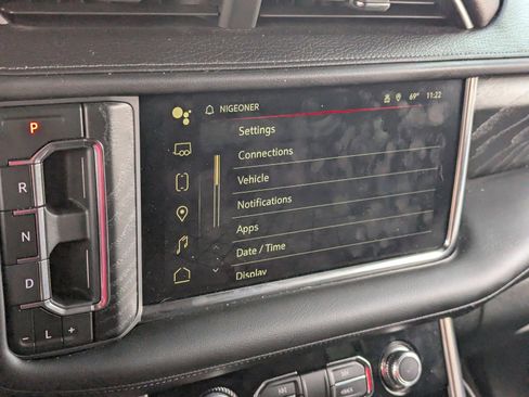 Used 2024 GMC Yukon XL Denali w/ Advanced Technology Package image 27