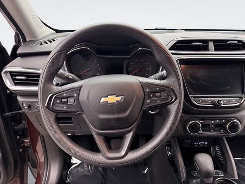 Used 2023 Chevrolet TrailBlazer LT w/ Convenience Package FWD image 12