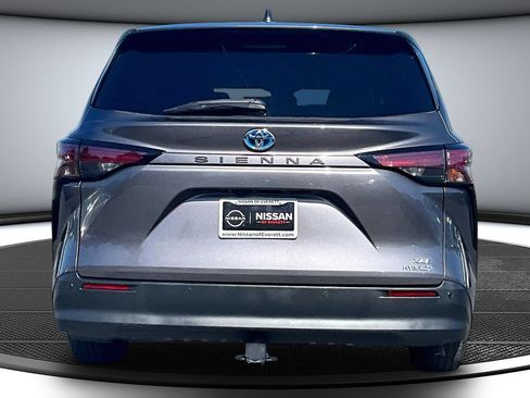 Used 2021 Toyota Sienna XLE FWD image 5