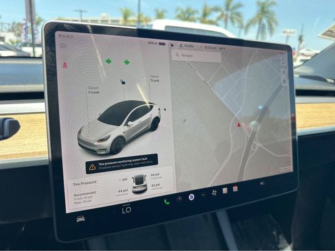 Used 2021 Tesla Model Y Long Range AWD/4WD image 5