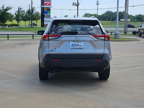 Used 2024 Toyota RAV4 XLE FWD image 6