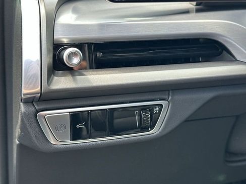 New 2026 Cadillac Vistiq Luxury image 17