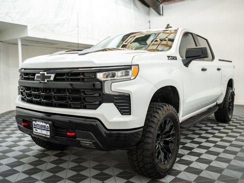 Used 2024 Chevrolet Silverado 1500 LT Trail Boss w/ Convenience Package II AWD/4WD image 3