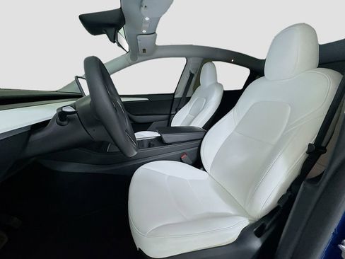 Used 2024 Tesla Model Y Long Range image 10