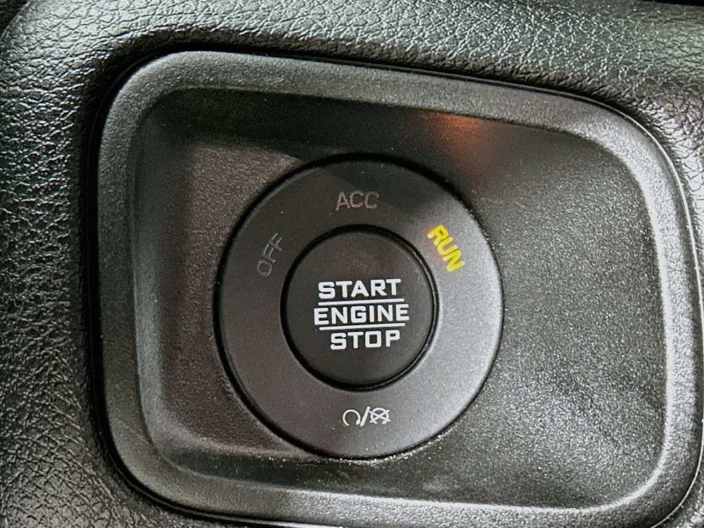 Used 2025 Jeep Wrangler Unlimited Sport AWD/4WD image 18