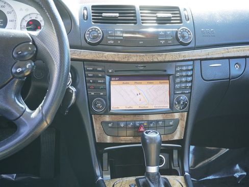 Used 2009 Mercedes-Benz E 350 Sedan image 21