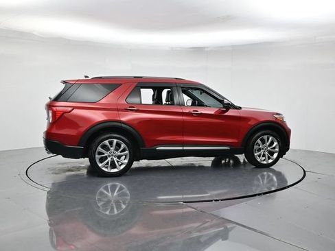 Used 2021 Ford Explorer Platinum w/ Equipment Group 601A AWD/4WD image 2