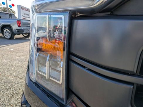 Used 2022 Ford F150 Lariat image 11