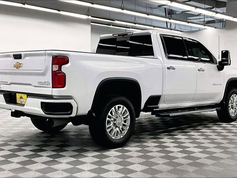 Used 2023 Chevrolet Silverado 2500 High Country w/ Safety Package II image 13