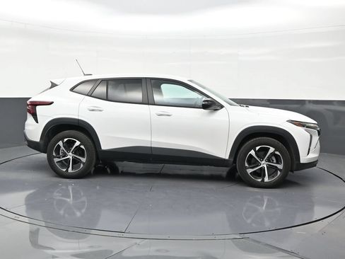 Used 2024 Chevrolet Trax RS w/ Driver Confidence Package FWD image 6