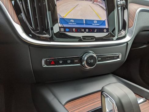 Used 2025 Volvo V60 B5 Cross Country Plus image 18