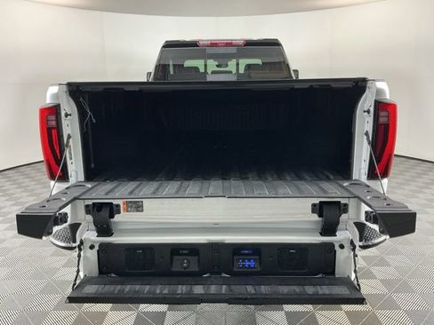 Used 2024 GMC Sierra 3500 Denali Ultimate AWD/4WD image 8