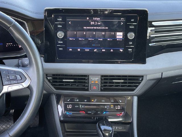 Used 2025 Volkswagen Jetta SE FWD image 16