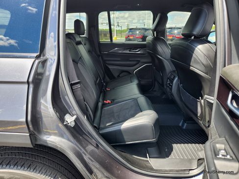 Used 2022 Jeep Grand Cherokee Altitude AWD/4WD image 45