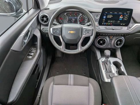 Used 2025 Chevrolet Blazer LT FWD image 16