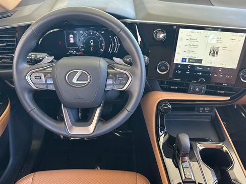 Used 2025 Lexus NX 250 FWD w/ Accessory Package (Z2) image 16