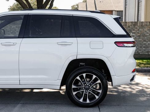 Used 2022 Jeep Grand Cherokee Overland w/ Luxury Tech Group IV image 23