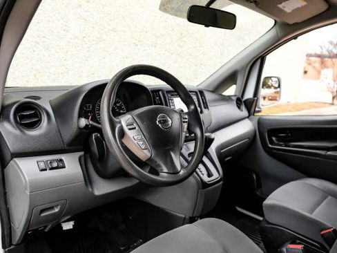 Used 2019 Nissan NV200 SV w/ Navigation Package image 2