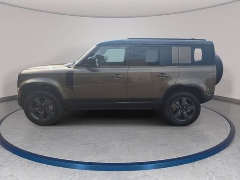 Used 2026 Land Rover Defender 110 X-Dynamic SE AWD/4WD image 9