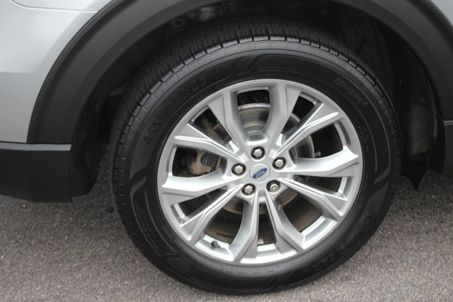 Used 2021 Ford Explorer XLT w/ Equipment Group 202A AWD/4WD image 40