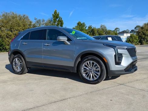 Used 2024 Cadillac XT4 Premium Luxury image 2