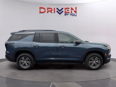New 2026 Chevrolet Traverse LT FWD image 6