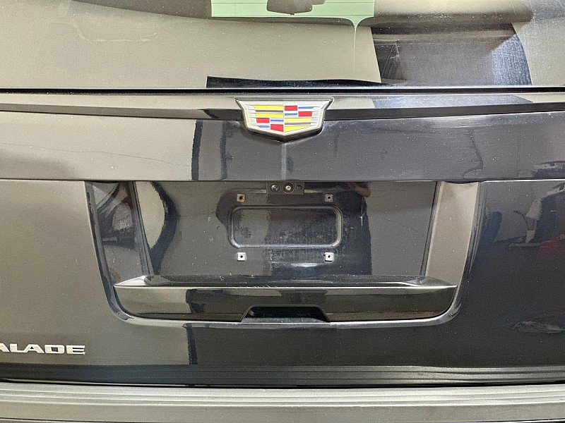 Used 2019 Cadillac Escalade Platinum w/ Escalade Sport Edition AWD/4WD image 11