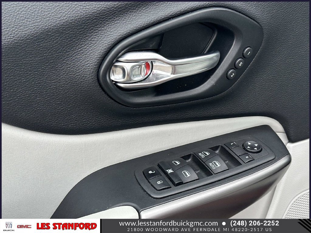 Used 2022 Jeep Cherokee Limited AWD/4WD image 18
