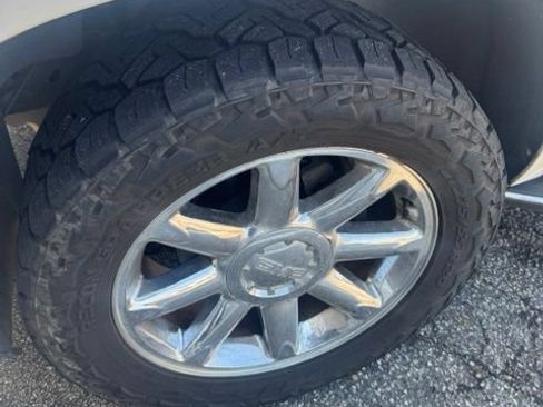 Used 2013 GMC Yukon XL Denali RWD image 9
